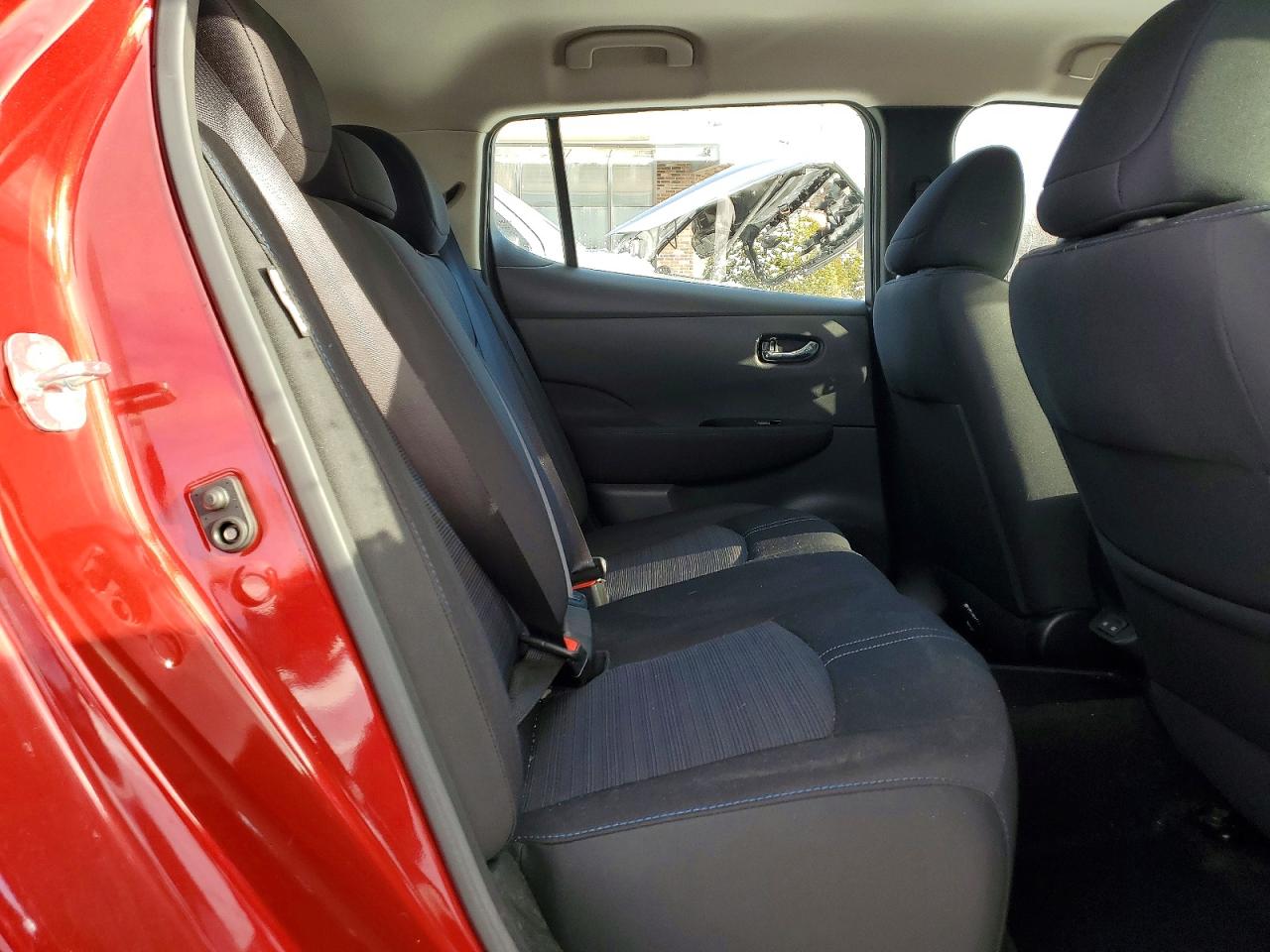 2020 NISSAN LEAF SV photo 19