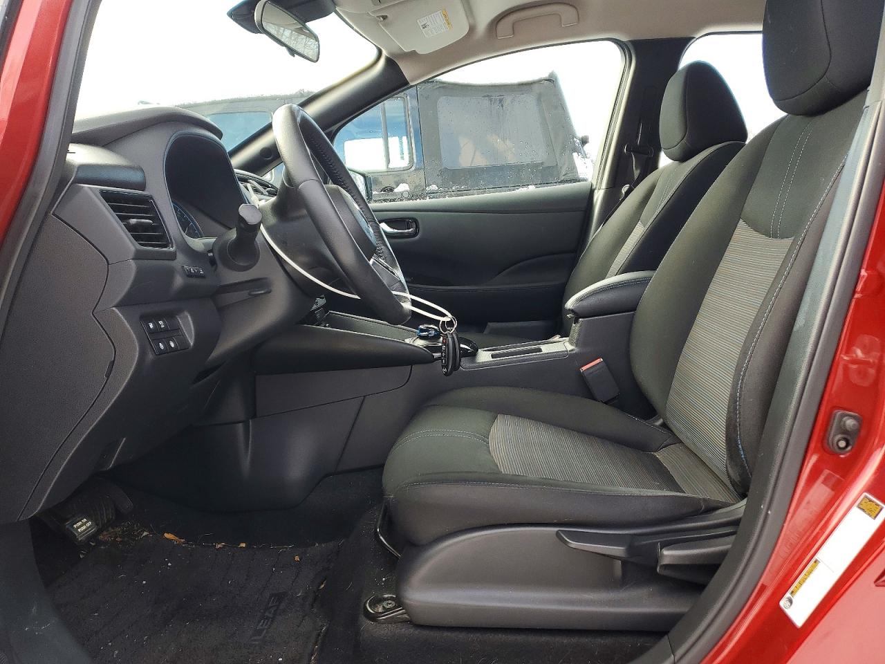 2020 NISSAN LEAF SV photo 13