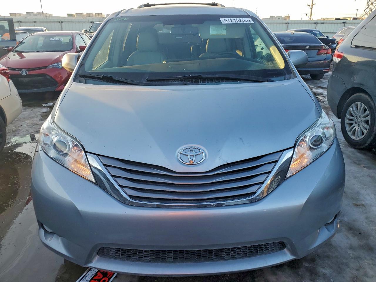 2015 TOYOTA SIENNA XLE photo 5