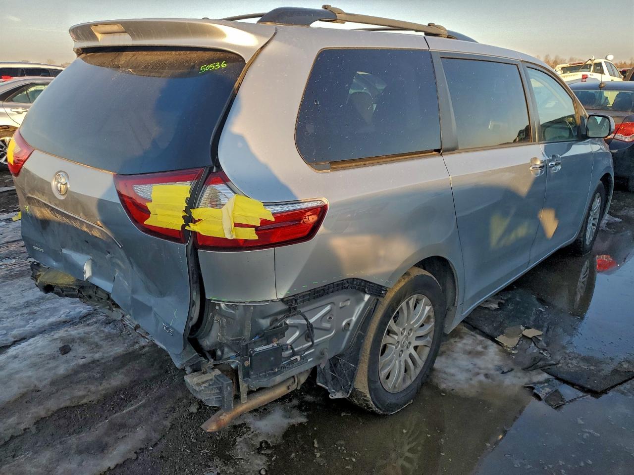 2015 TOYOTA SIENNA XLE photo 3