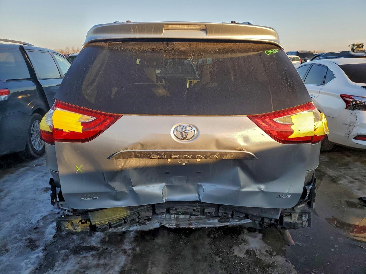 2015 TOYOTA SIENNA XLE photo 6