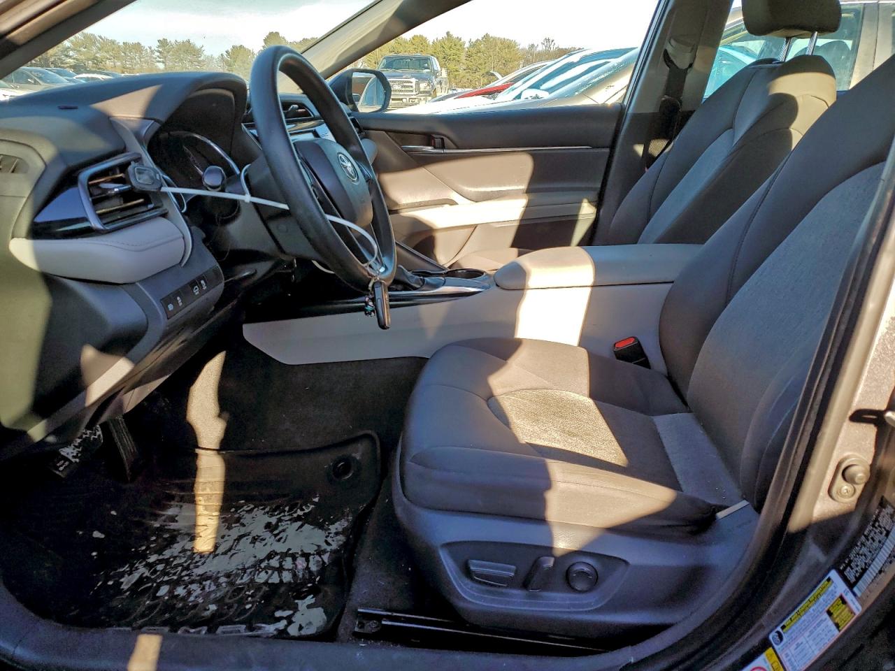 2019 TOYOTA CAMRY L photo 13