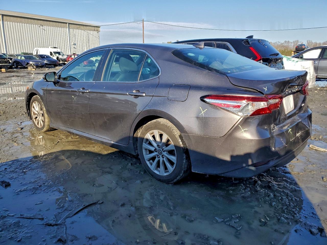 2019 TOYOTA CAMRY L photo 3