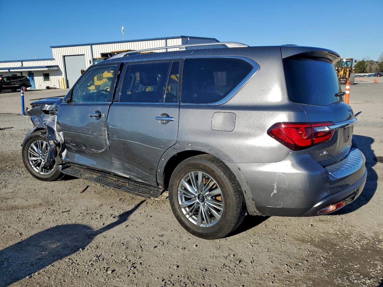 2021 INFINITI QX80 LUXE photo 2