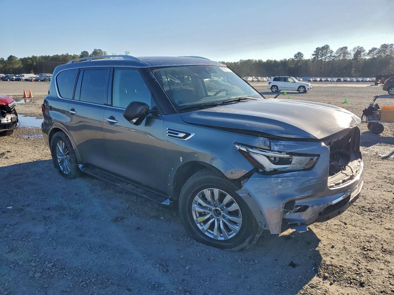 2021 INFINITI QX80 LUXE photo 4