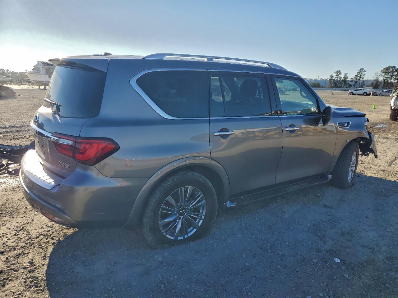 2021 INFINITI QX80 LUXE photo 3
