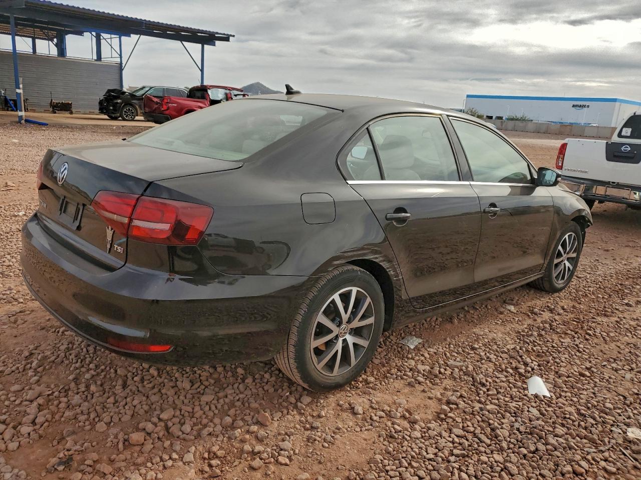2017 VOLKSWAGEN JETTA SE photo 3