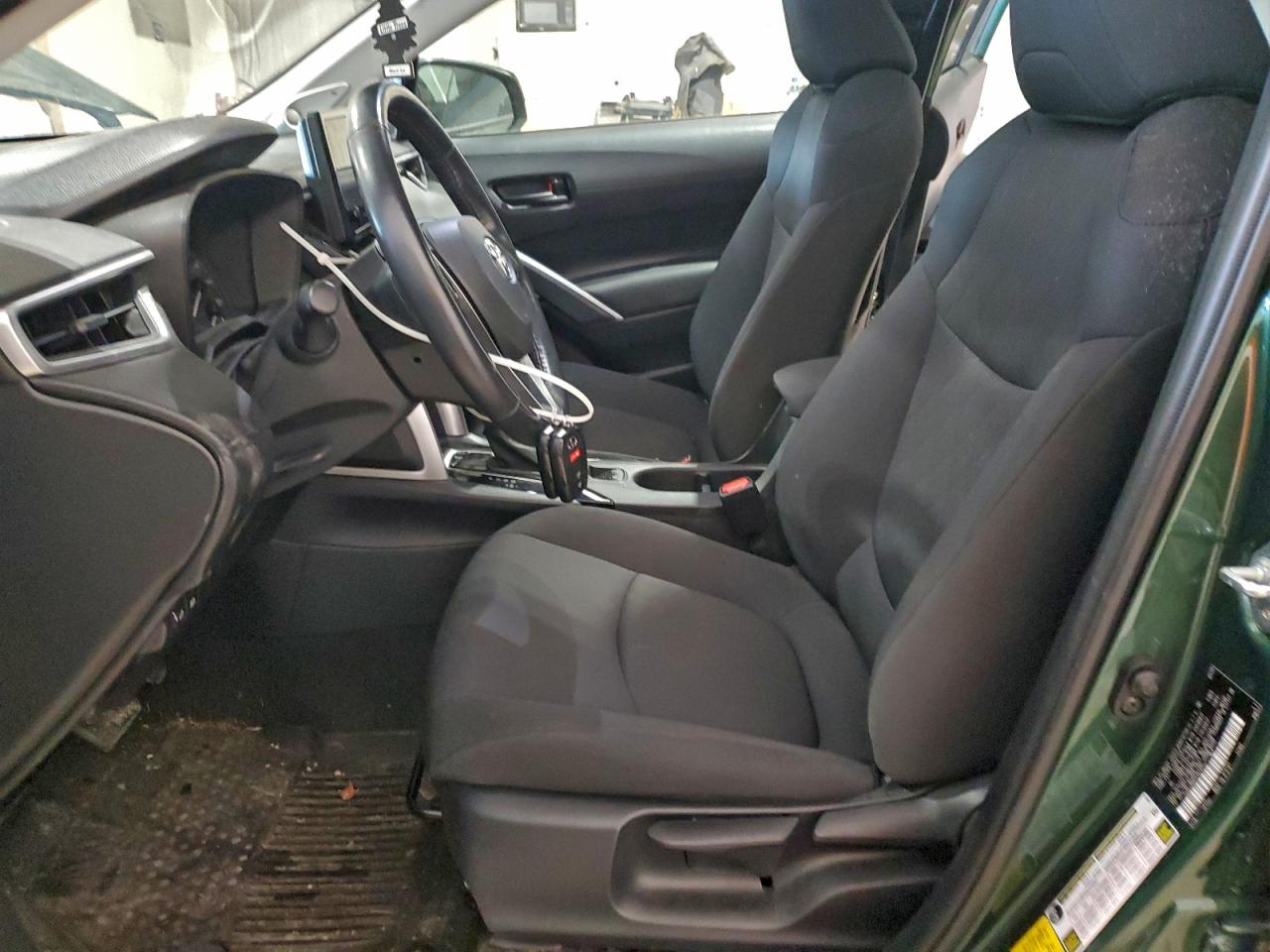 2023 TOYOTA COROLLA CROSS LE photo 13
