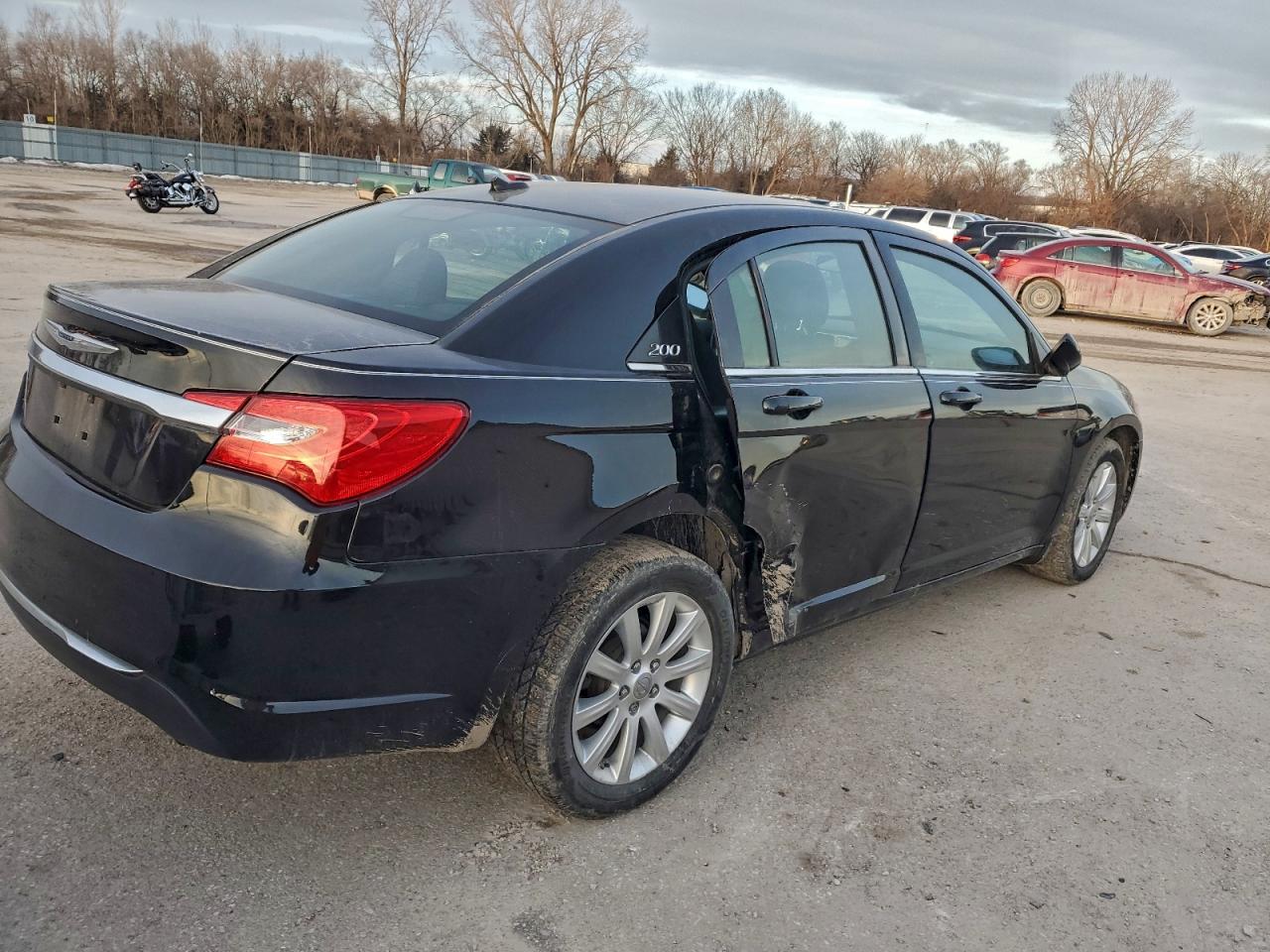 2013 CHRYSLER 200 TOURING photo 5