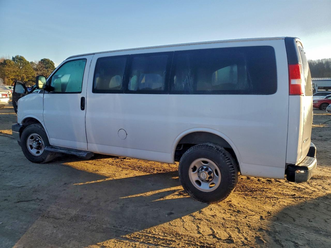 2018 CHEVROLET EXPRESS G3500 LT photo 3