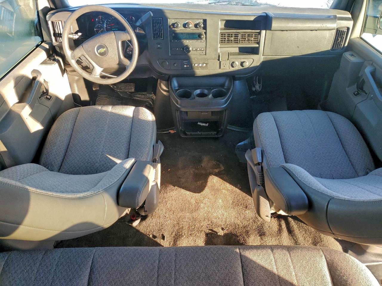 2018 CHEVROLET EXPRESS G3500 LT photo 15