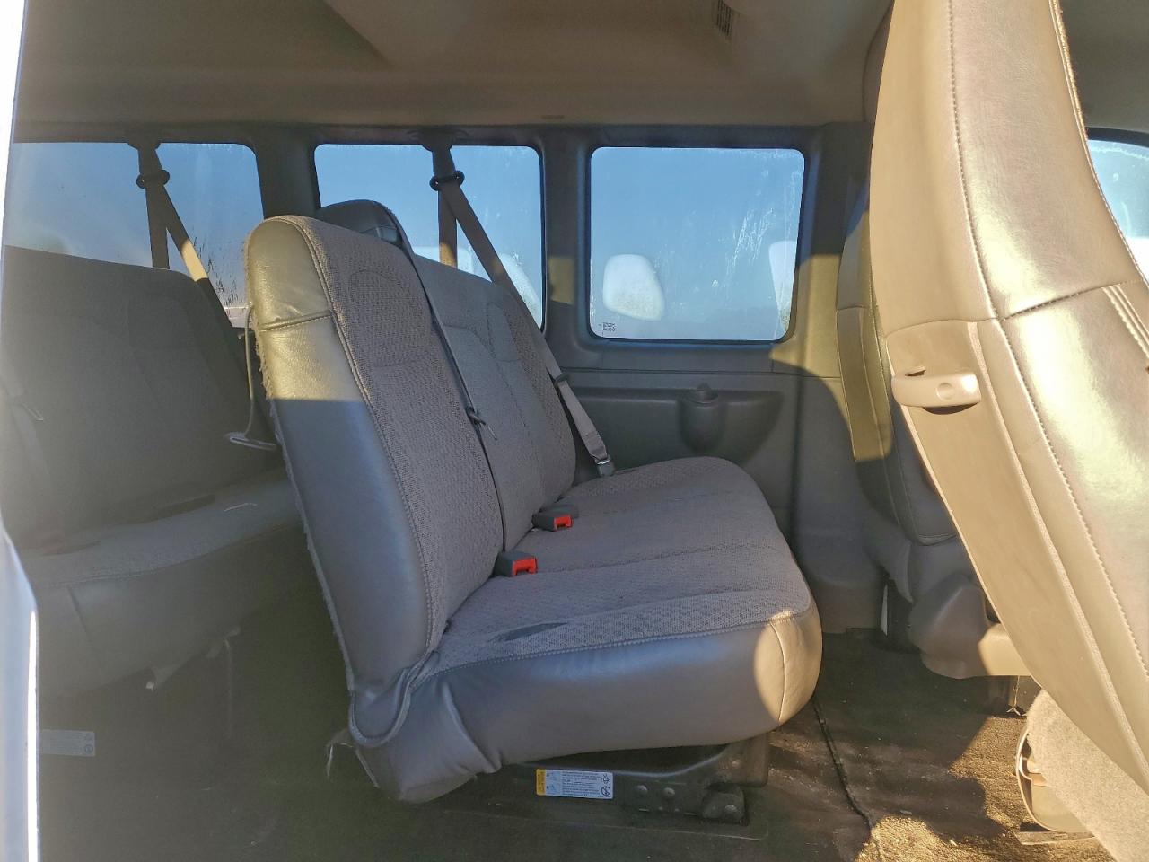 2018 CHEVROLET EXPRESS G3500 LT photo 21