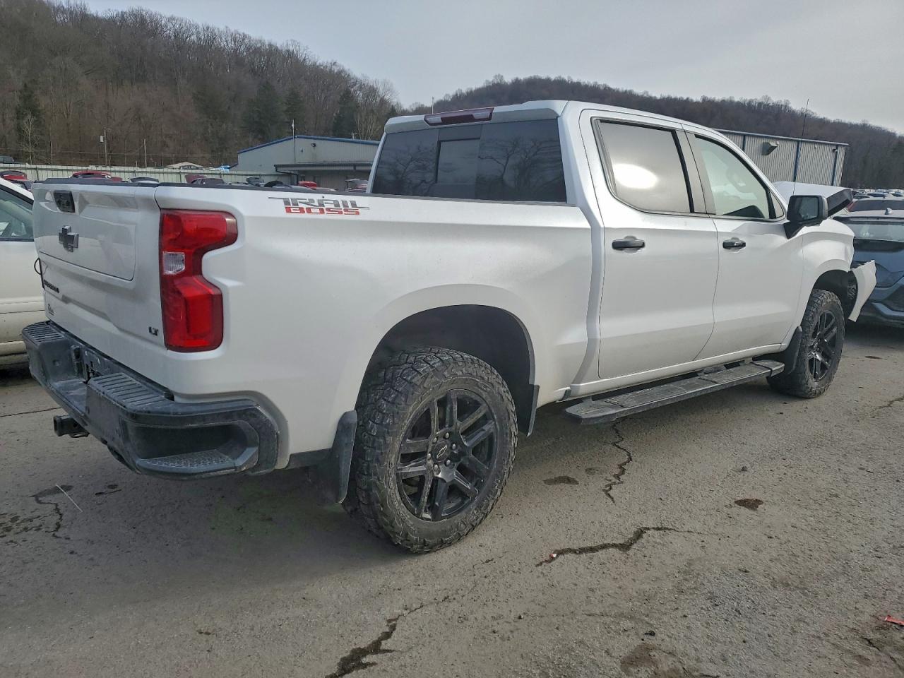 2023 CHEVROLET SILVERADO K1500 LT TRAIL BOSS photo 3