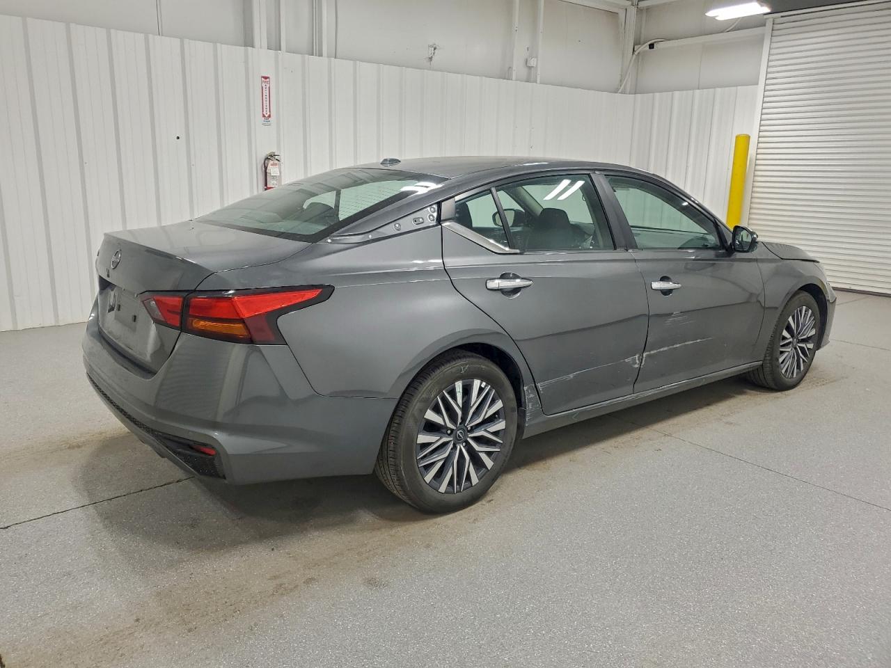 2025 NISSAN ALTIMA SV photo 3