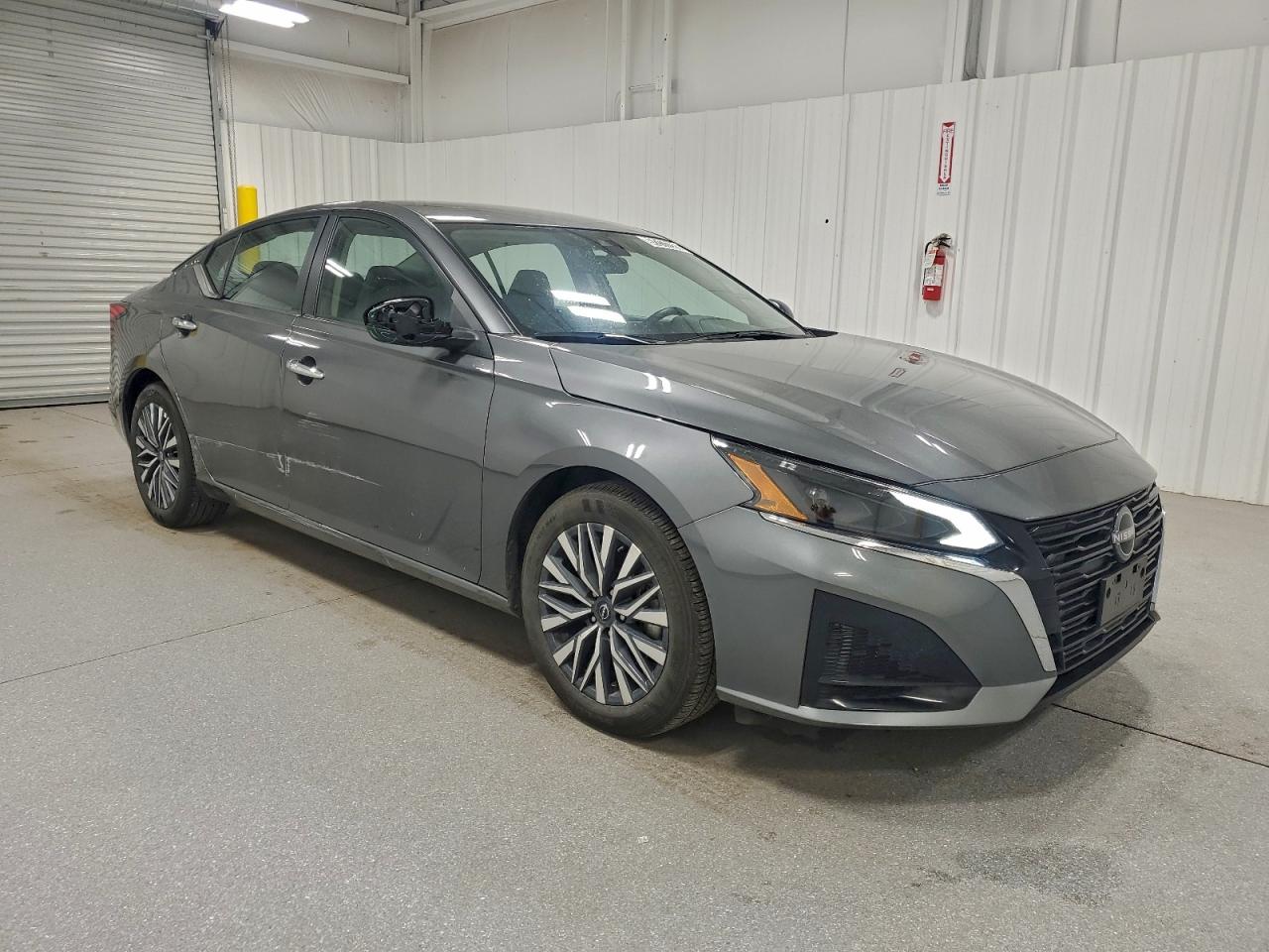 2025 NISSAN ALTIMA SV photo 4