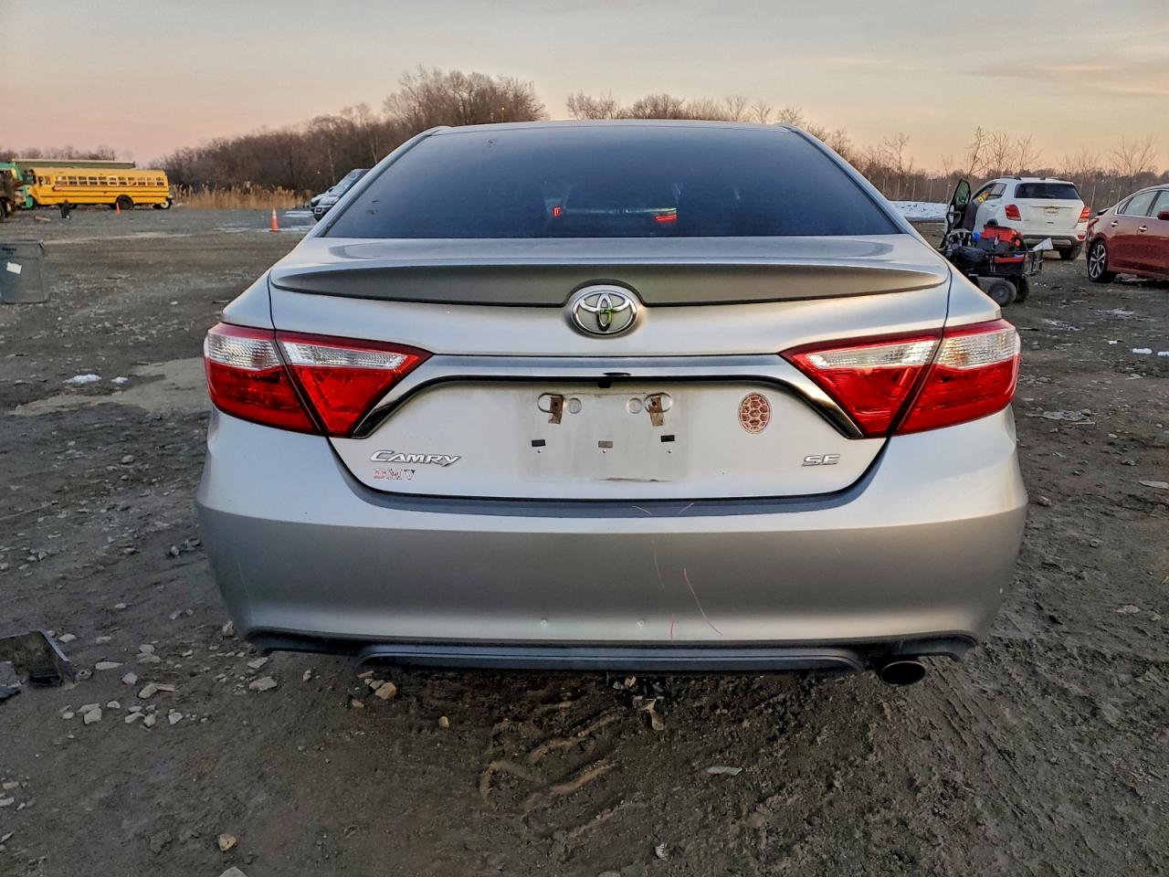 2016 TOYOTA CAMRY LE photo 11