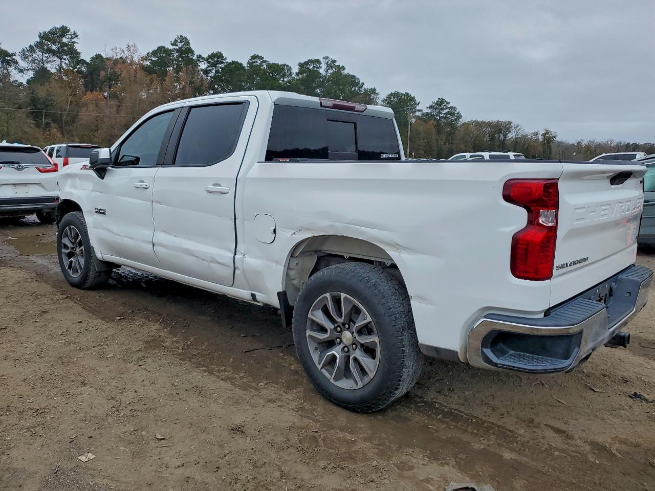 2020 CHEVROLET SILVERADO K1500 LT photo 3