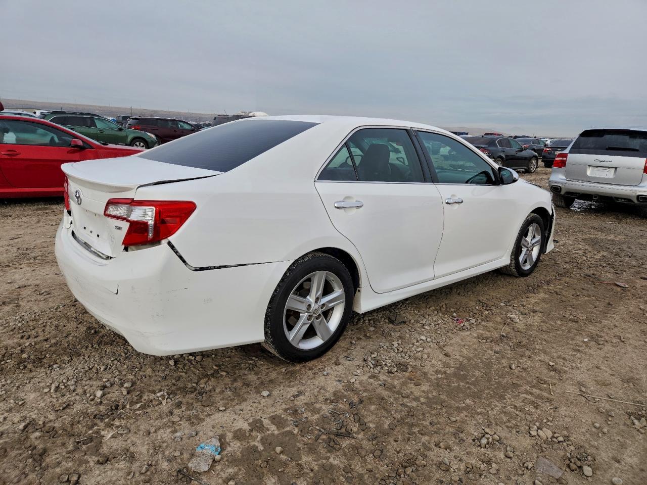 2013 TOYOTA CAMRY L photo 3