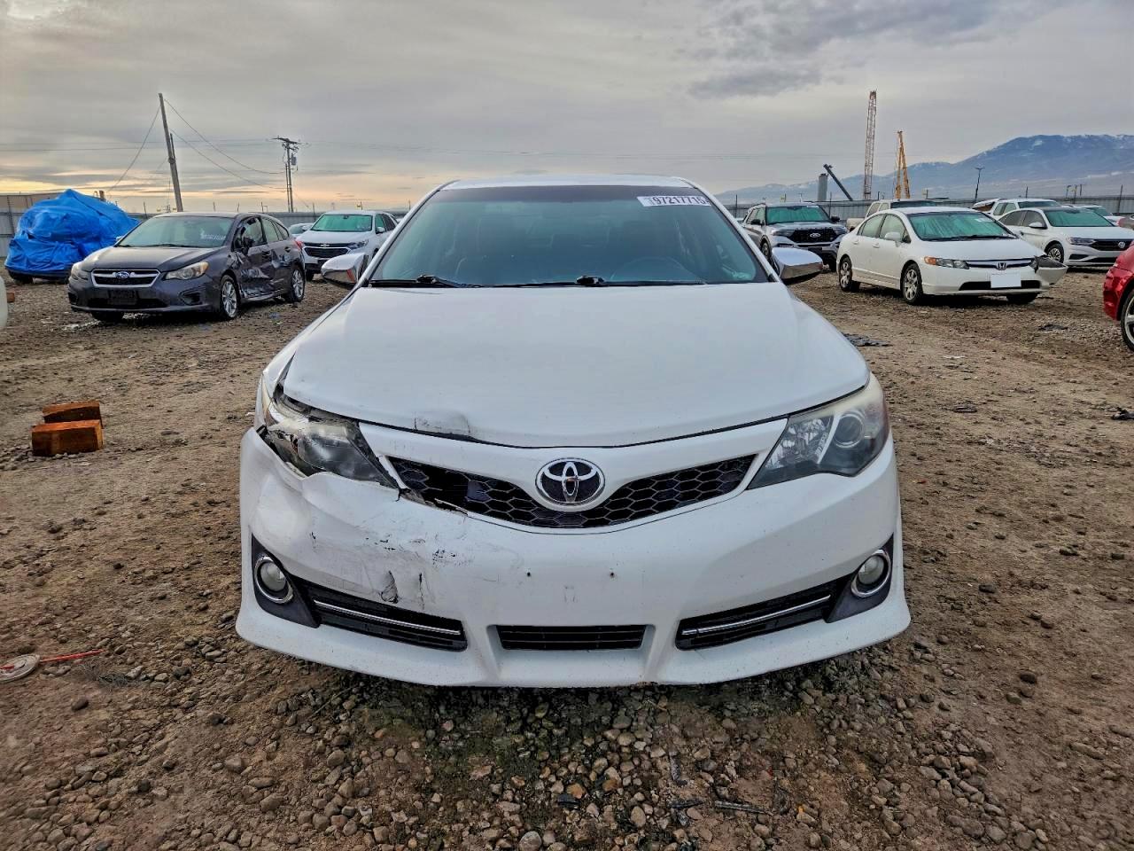 2013 TOYOTA CAMRY L photo 5