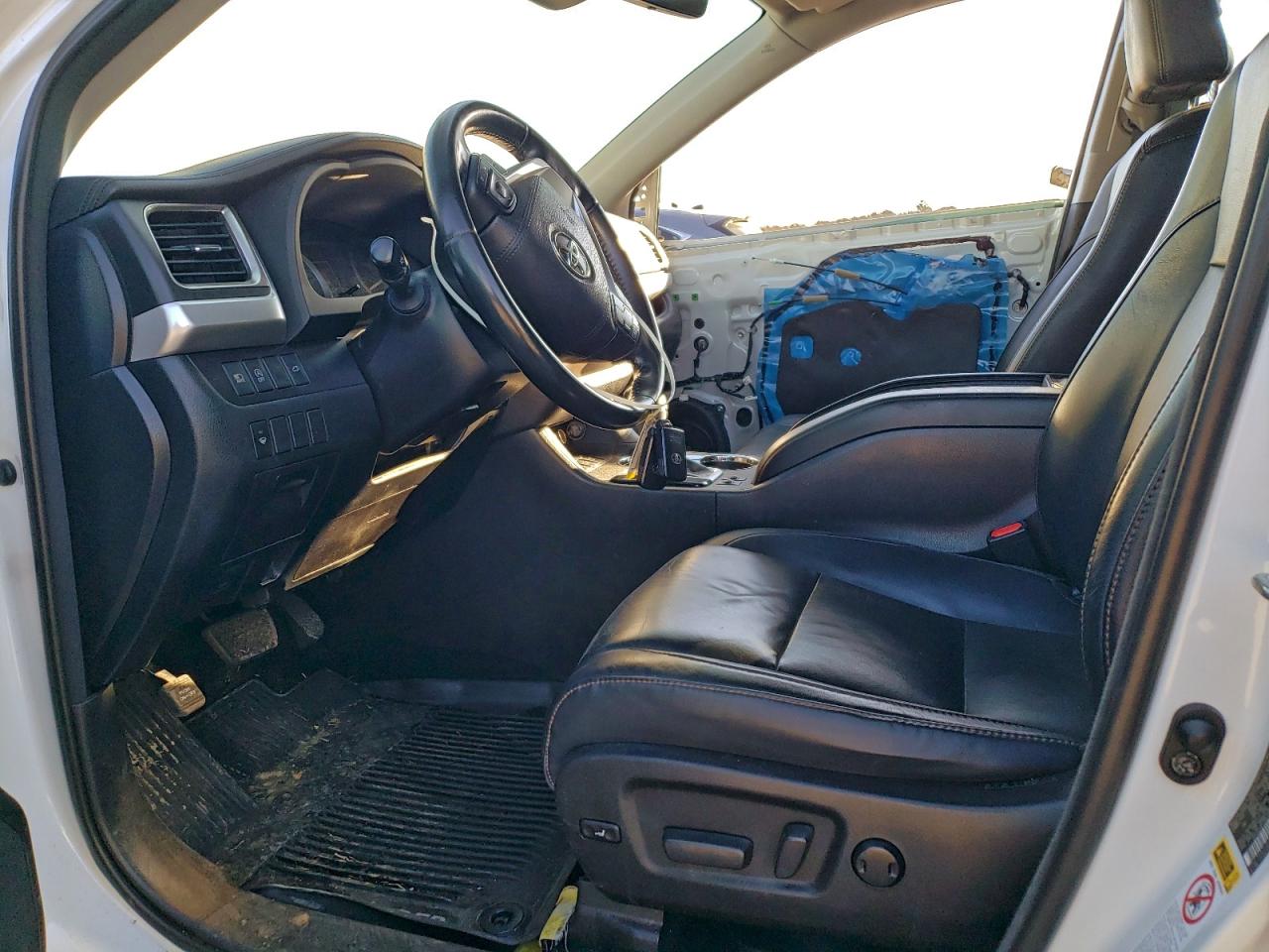 2018 TOYOTA HIGHLANDER SE photo 19