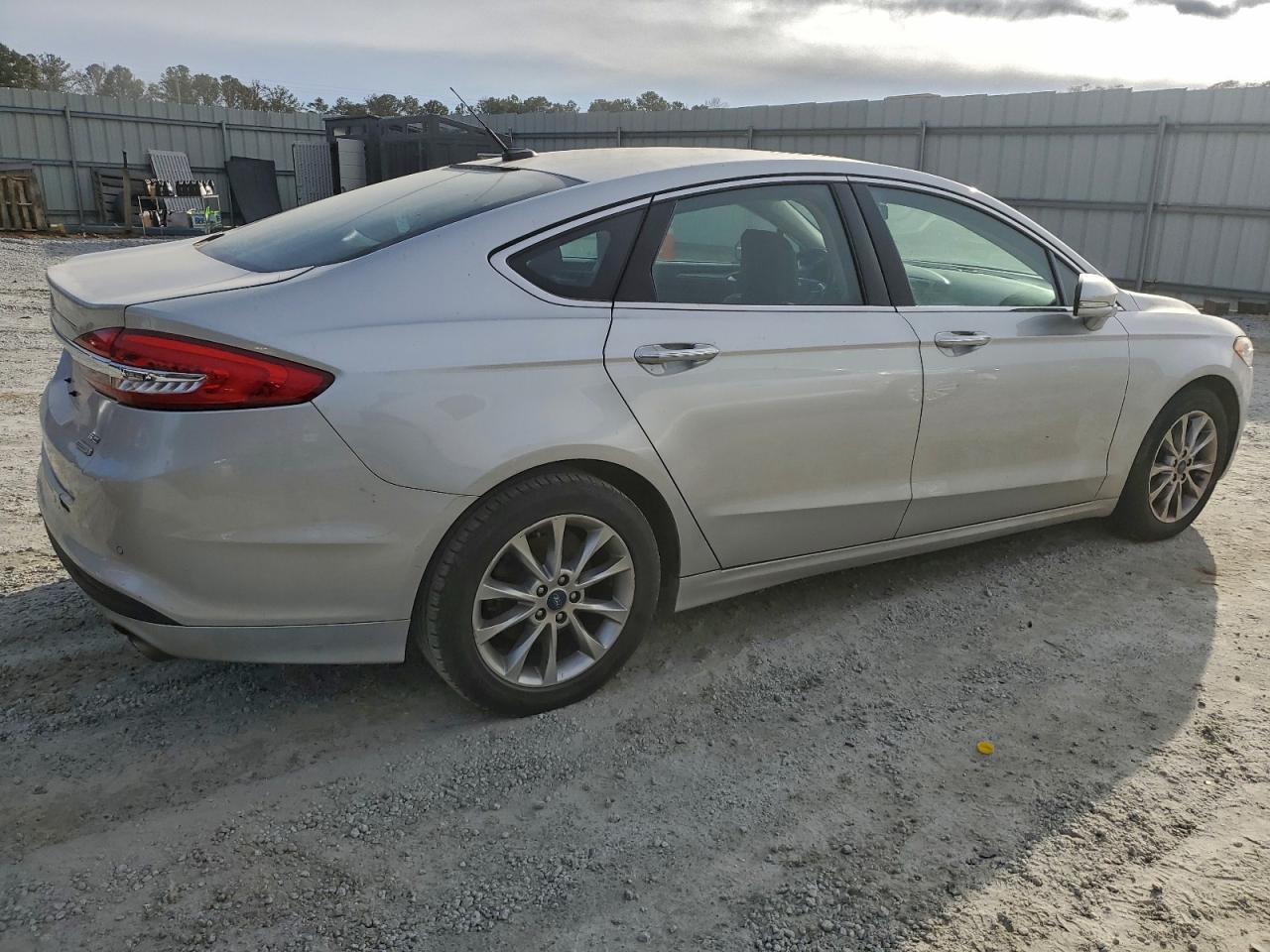 2017 FORD FUSION SE photo 5