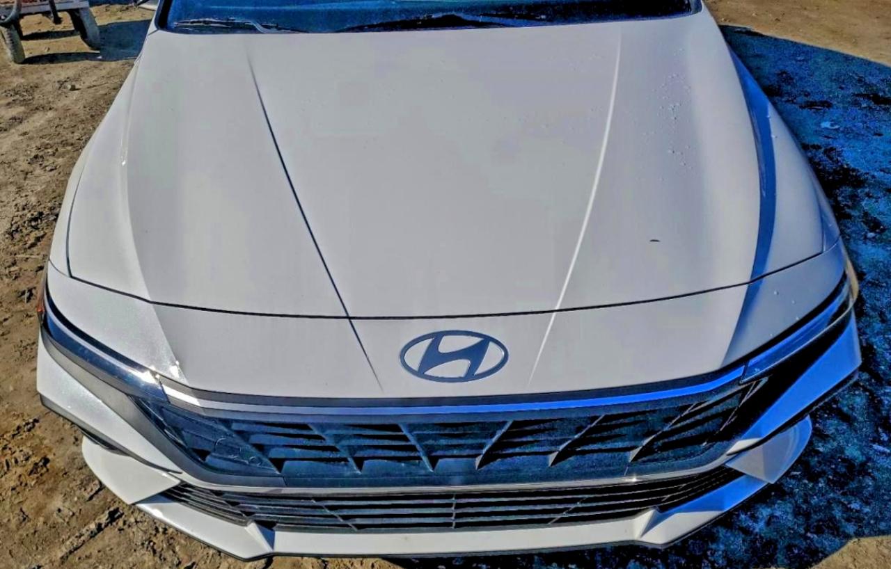 2025 HYUNDAI ELANTRA SEL SPORT photo 41