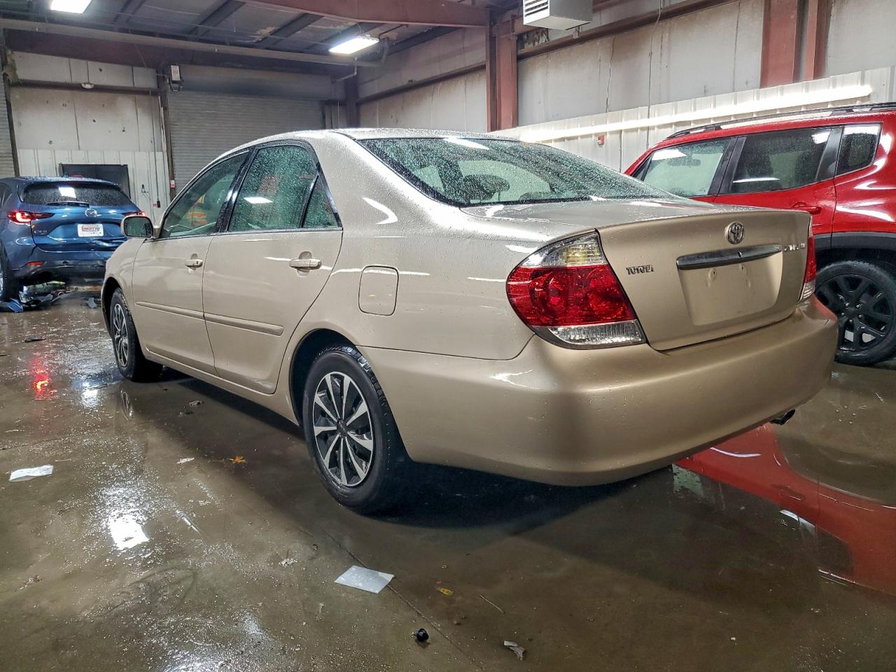 2005 TOYOTA CAMRY LE photo 3