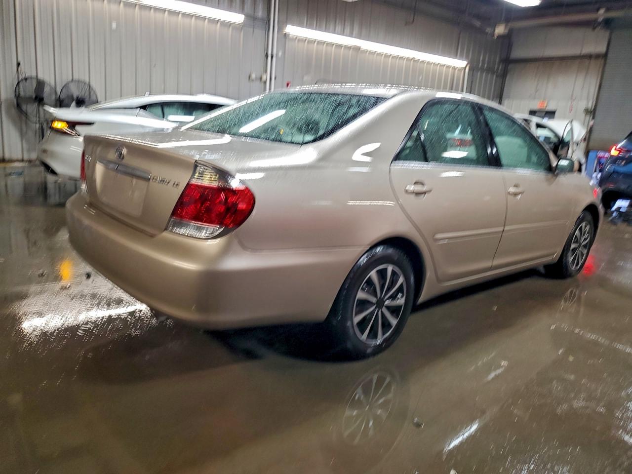 2005 TOYOTA CAMRY LE photo 5
