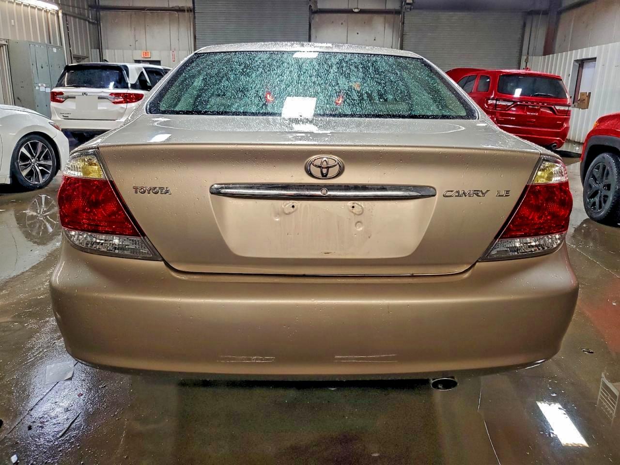 2005 TOYOTA CAMRY LE photo 11