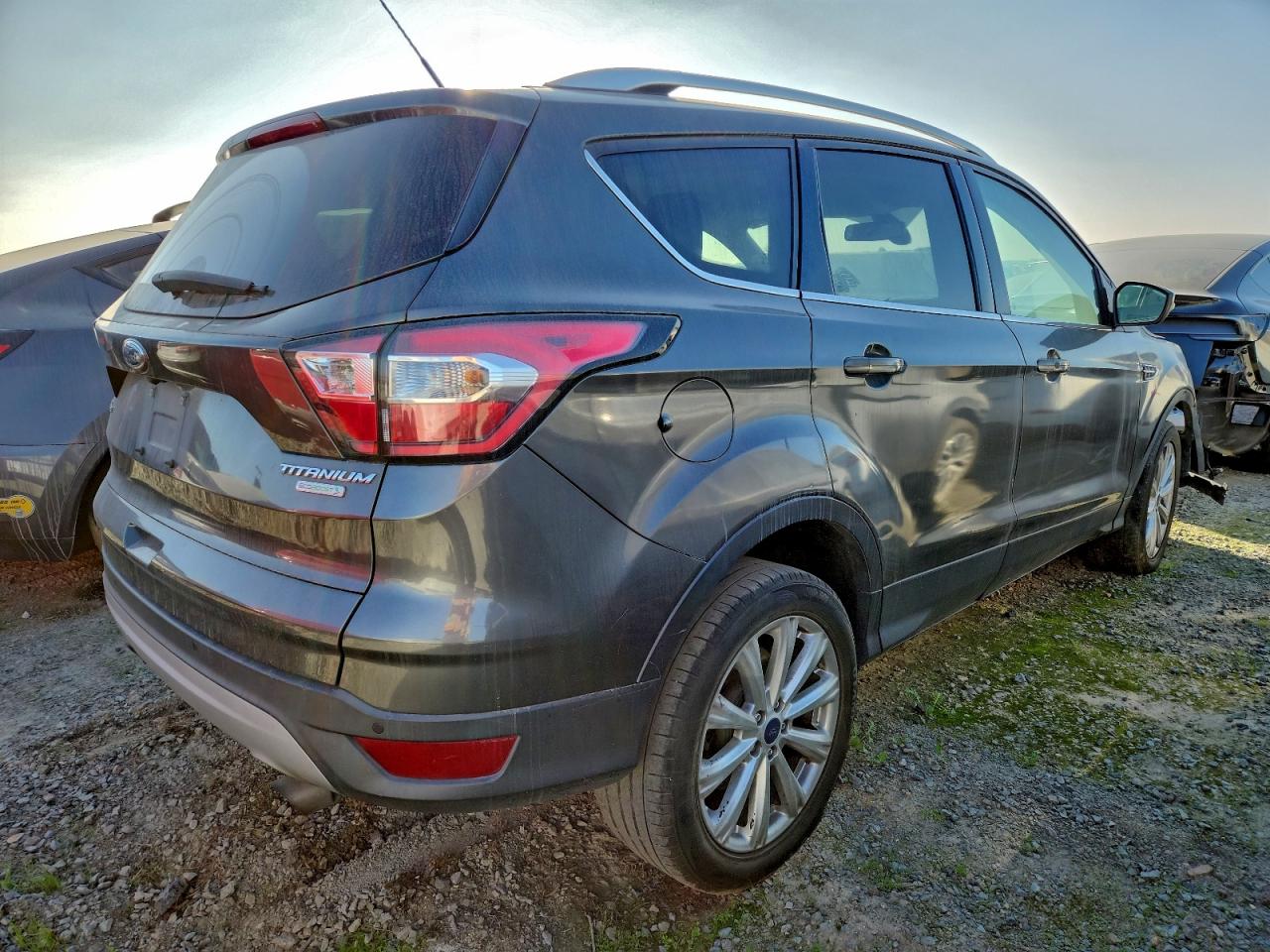 2017 FORD ESCAPE TITANIUM photo 3