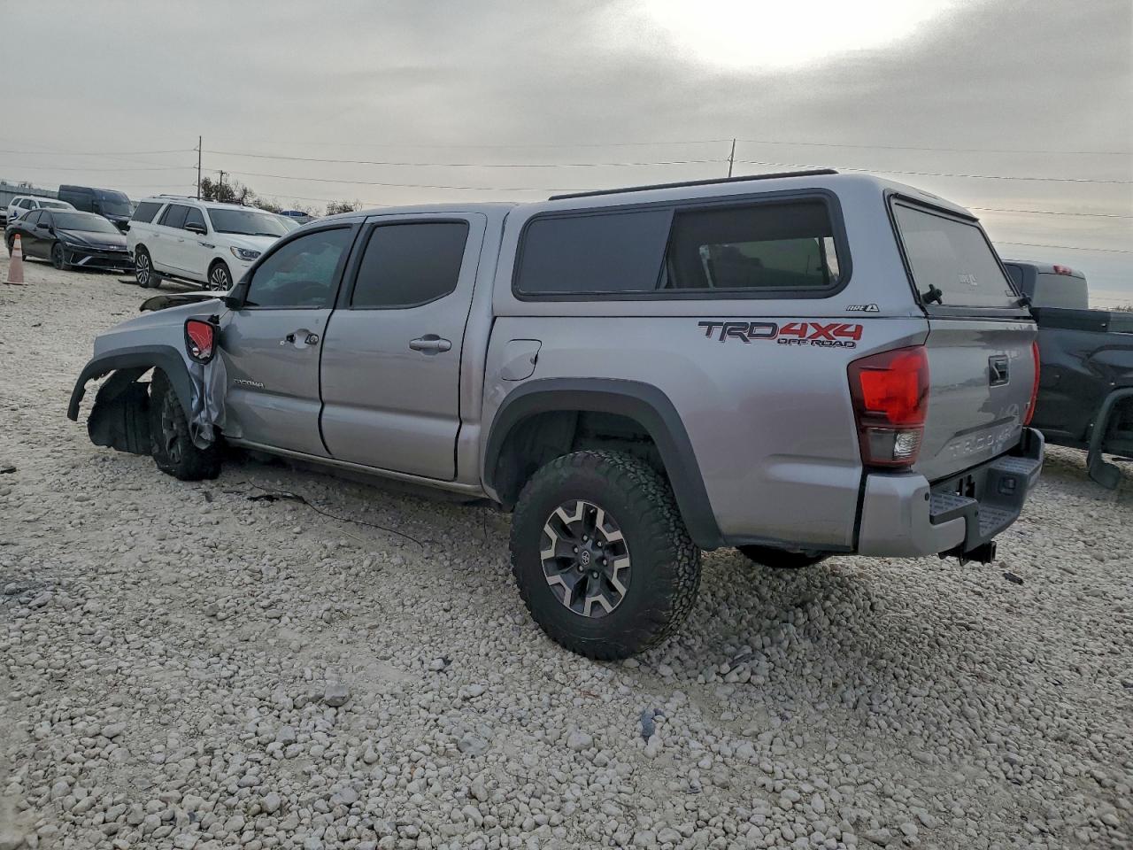 2019 TOYOTA TACOMA DOUBLE CAB photo 2