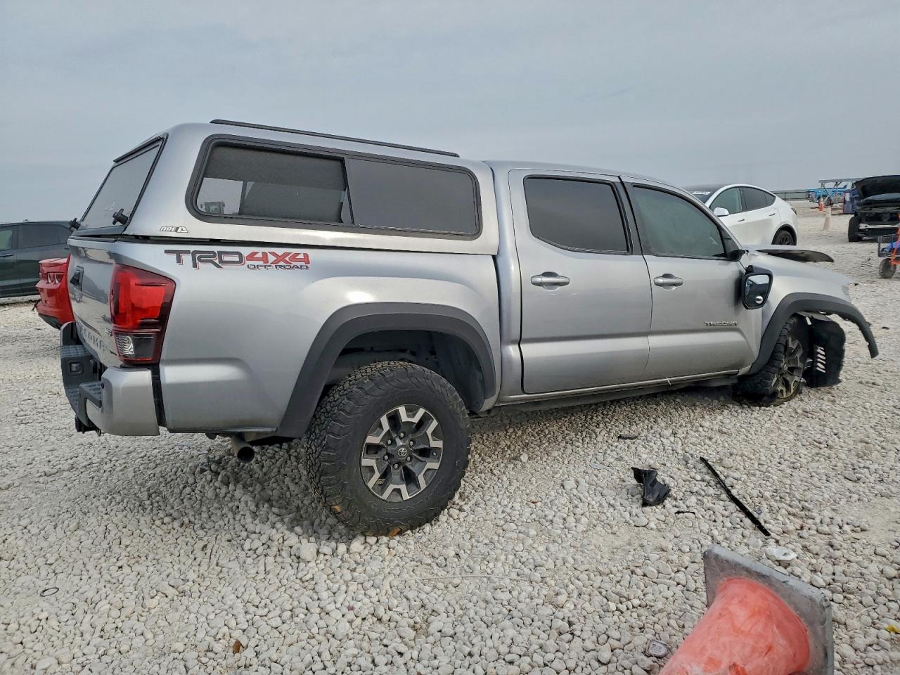2019 TOYOTA TACOMA DOUBLE CAB photo 3