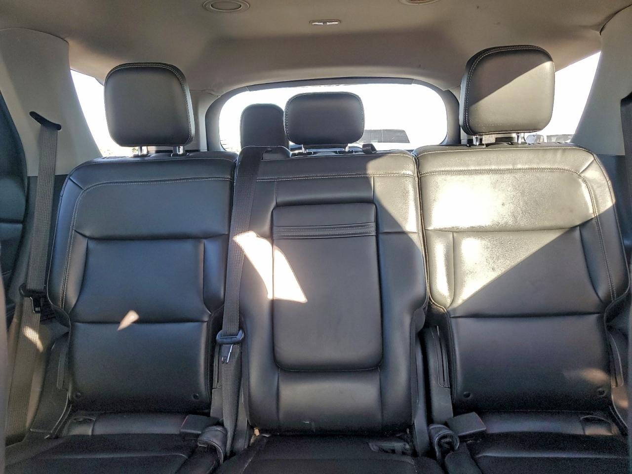 2023 FORD EXPLORER XLT photo 19