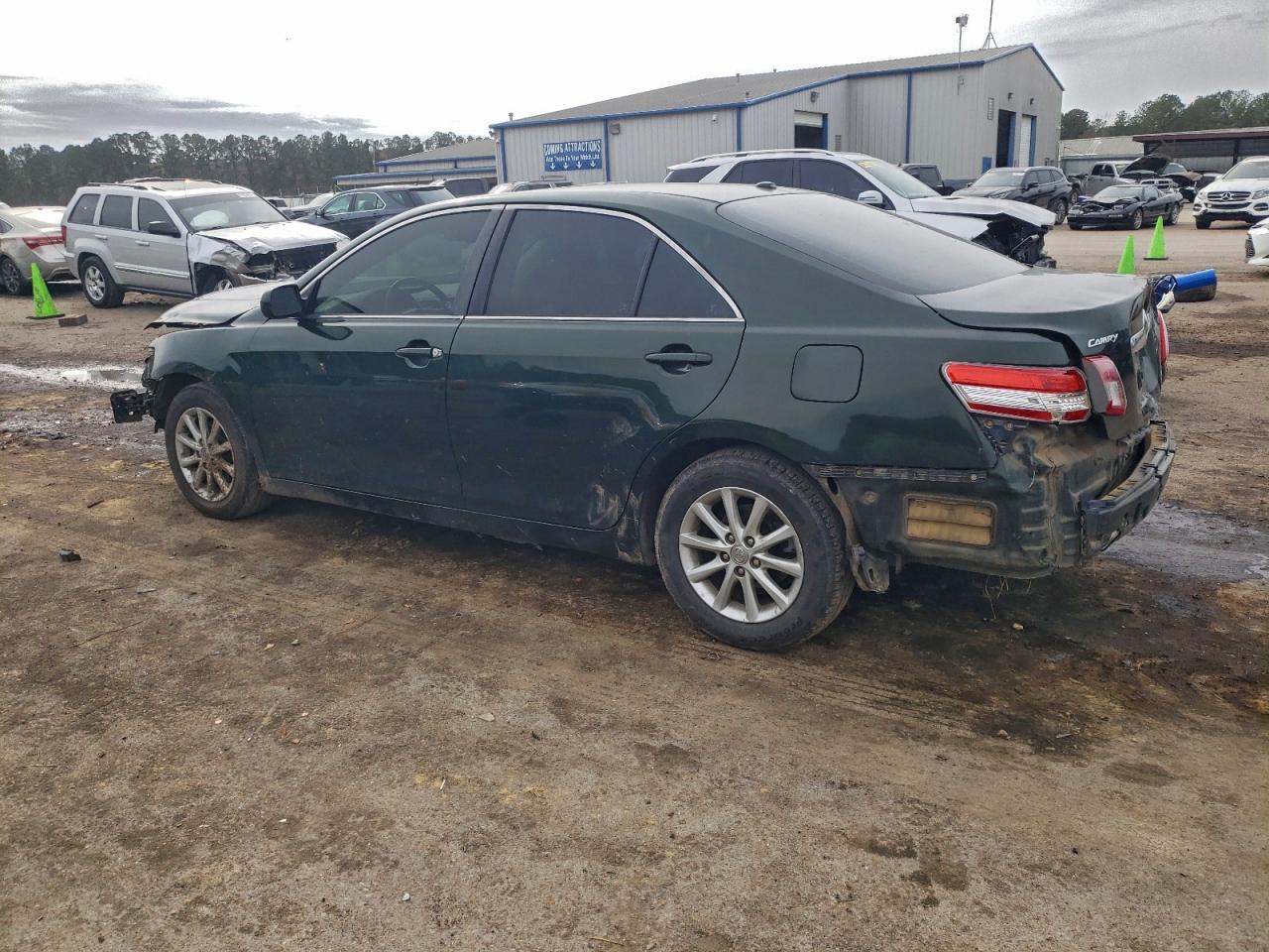 2011 TOYOTA CAMRY BASE photo 3