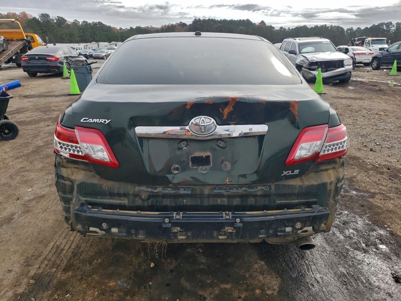 2011 TOYOTA CAMRY BASE photo 11