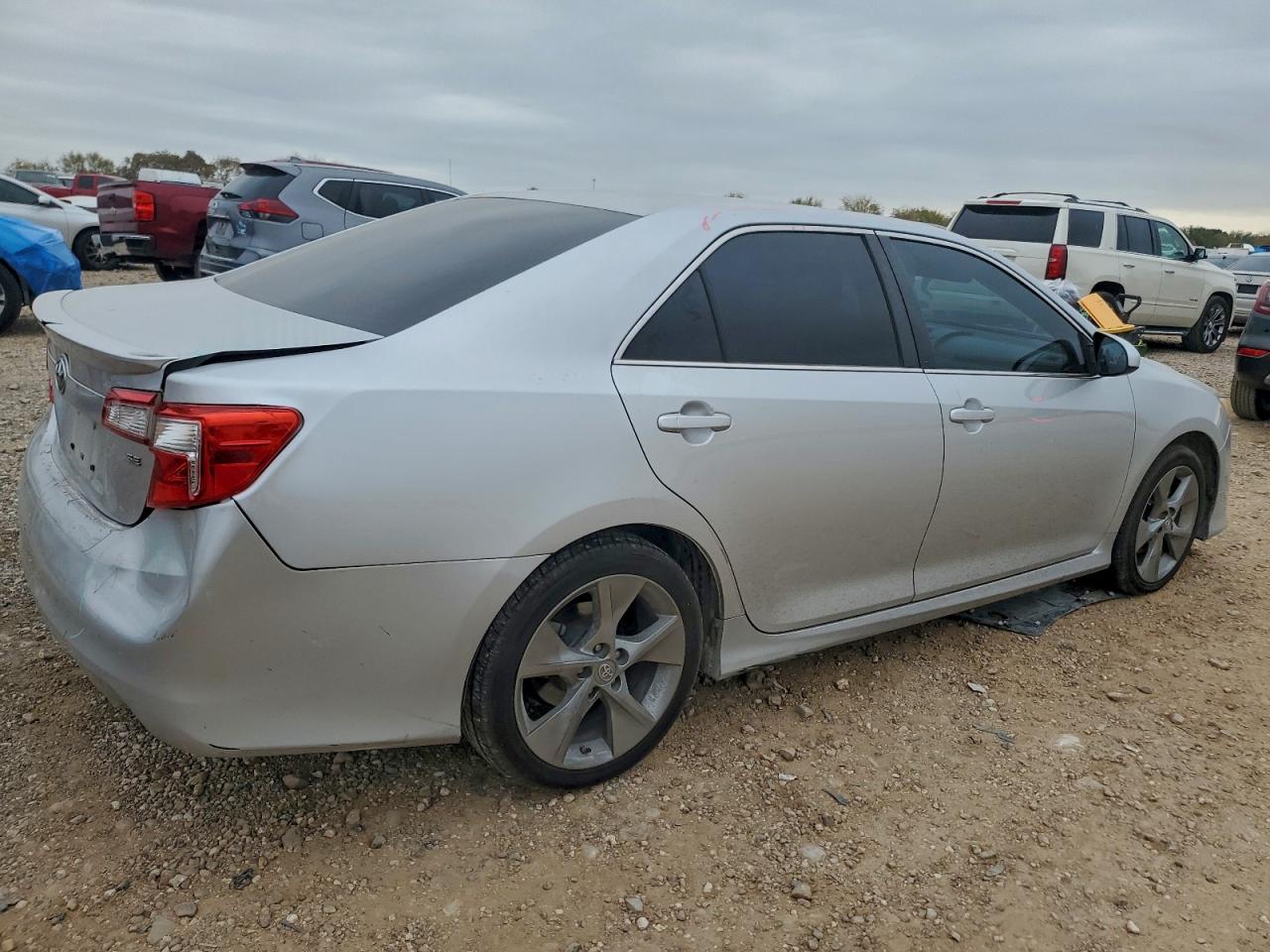 2014 TOYOTA CAMRY L photo 5