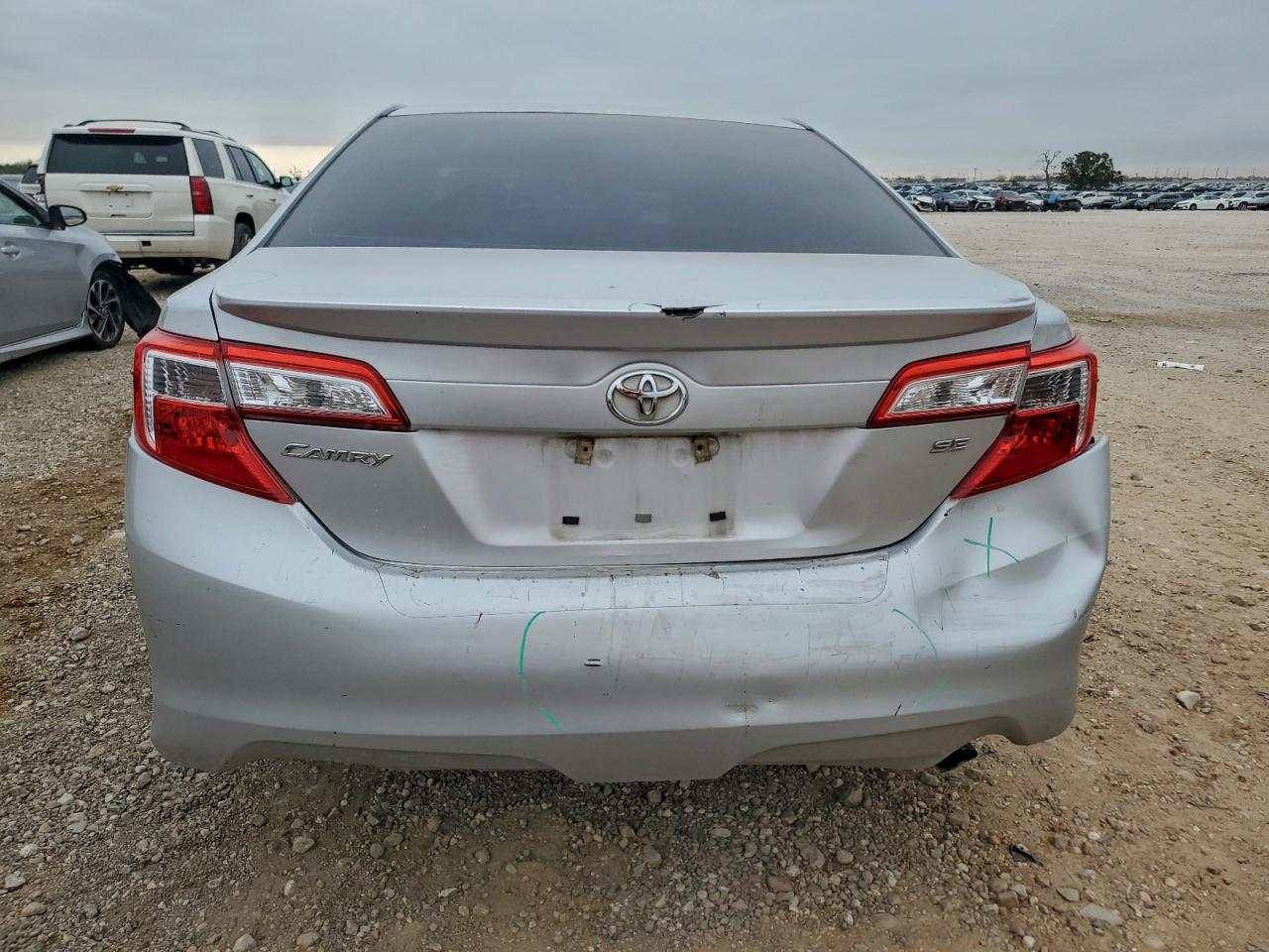 2014 TOYOTA CAMRY L photo 11