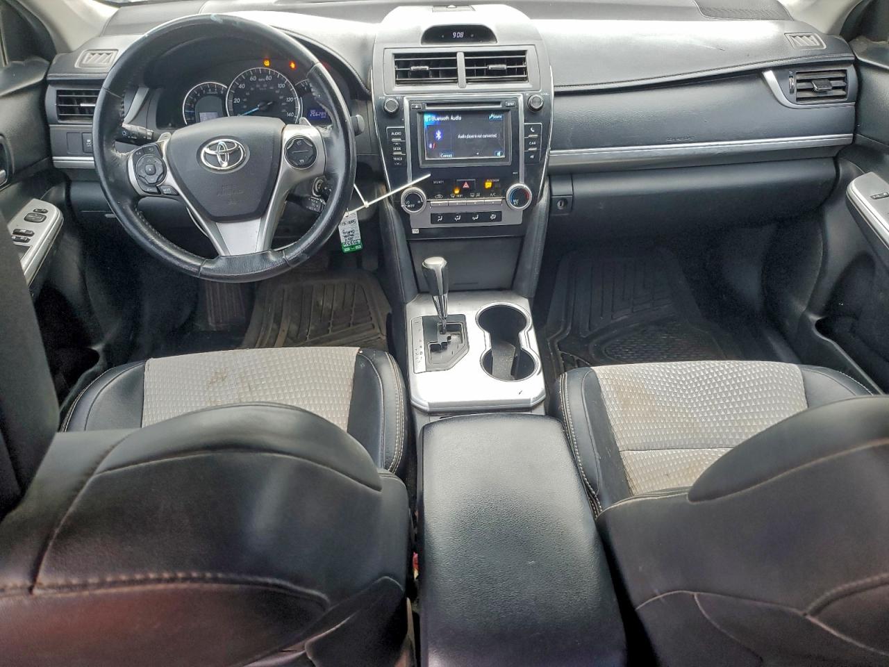 2014 TOYOTA CAMRY L photo 15
