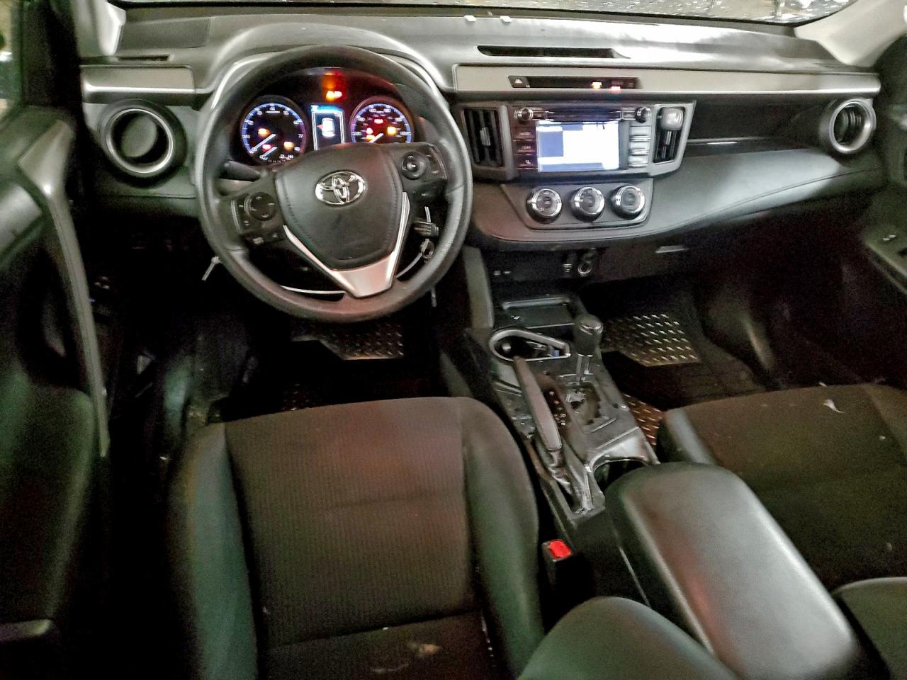 2018 TOYOTA RAV4 LE photo 8