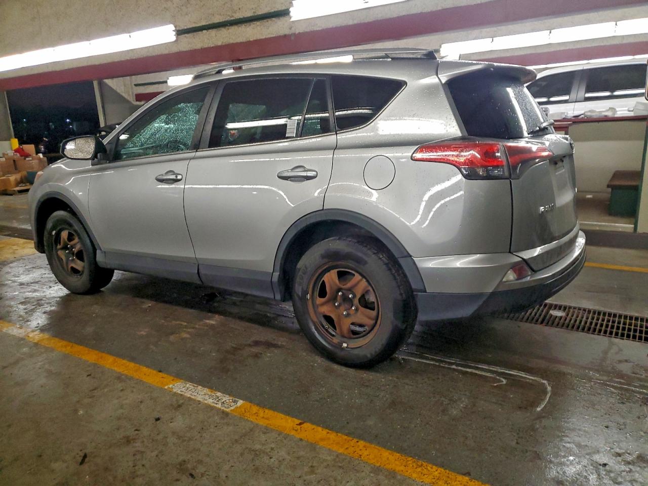 2018 TOYOTA RAV4 LE photo 2