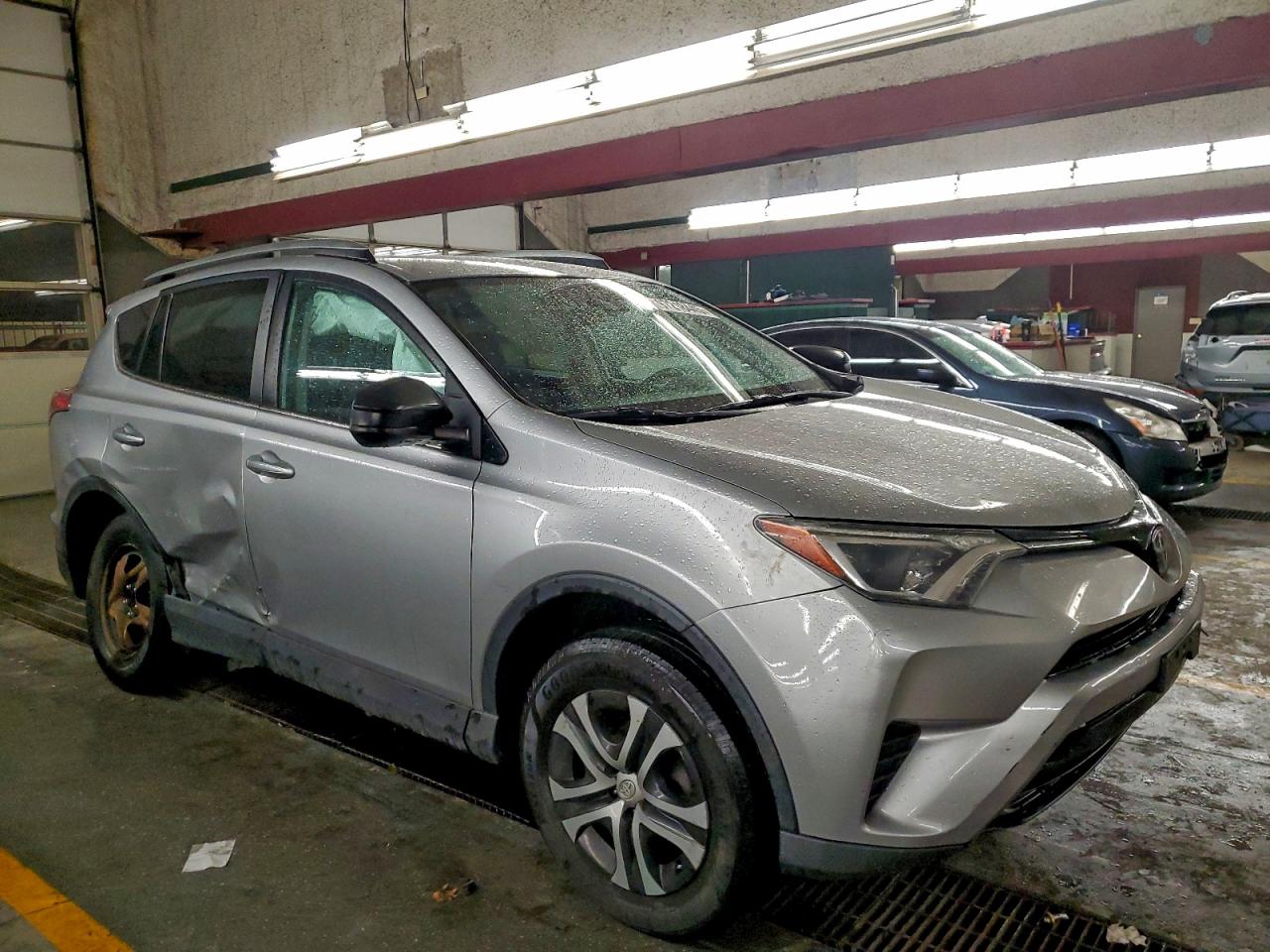2018 TOYOTA RAV4 LE photo 4