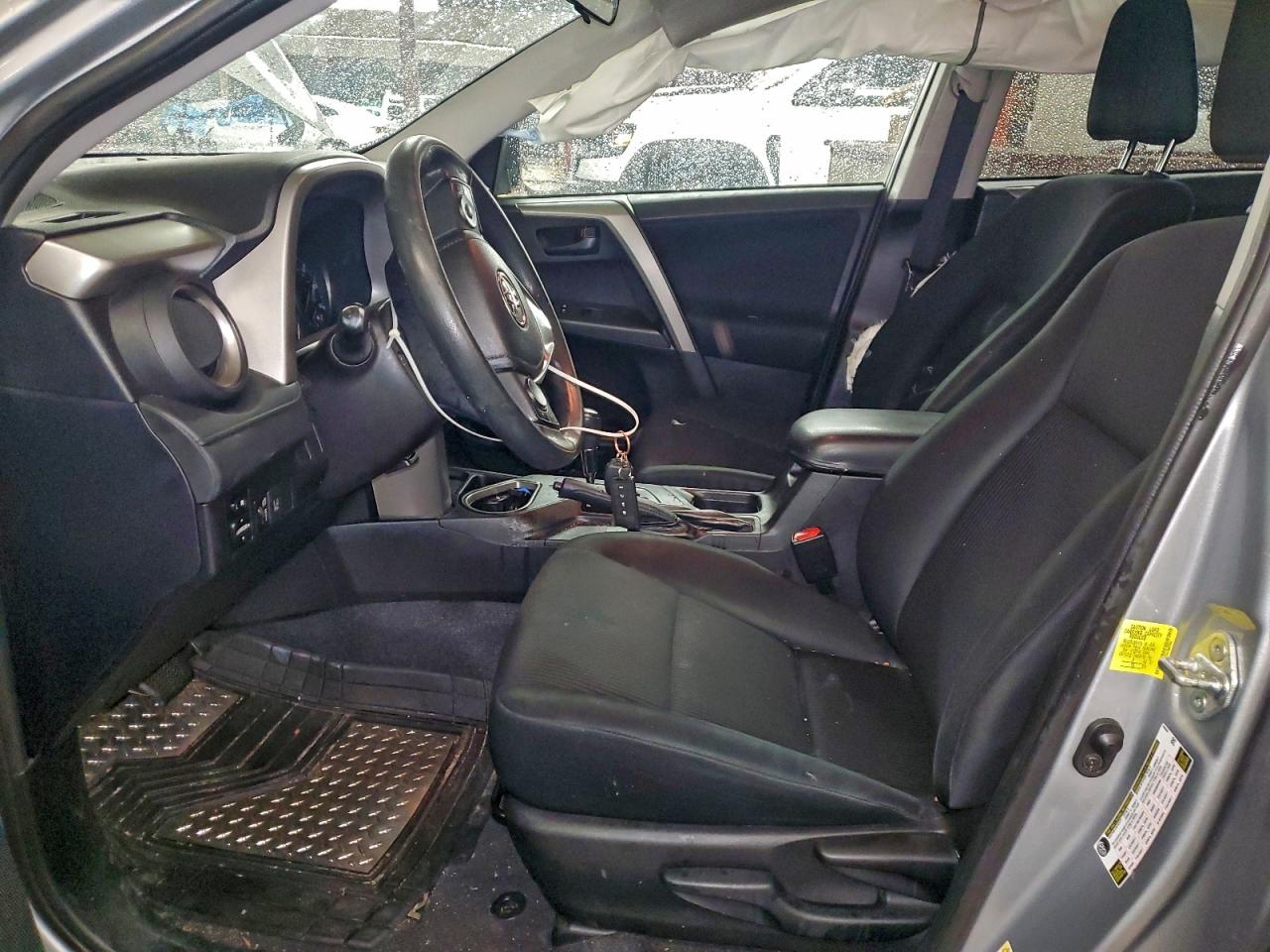 2018 TOYOTA RAV4 LE photo 7