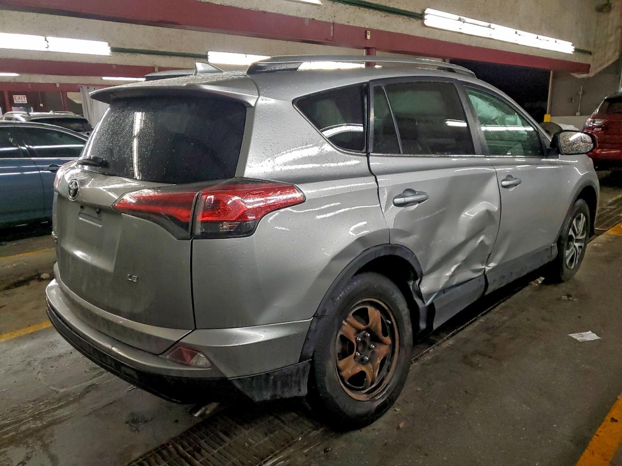 2018 TOYOTA RAV4 LE photo 3