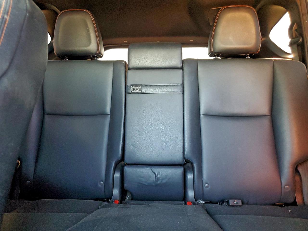 2018 TOYOTA RAV4 HV SE photo 19