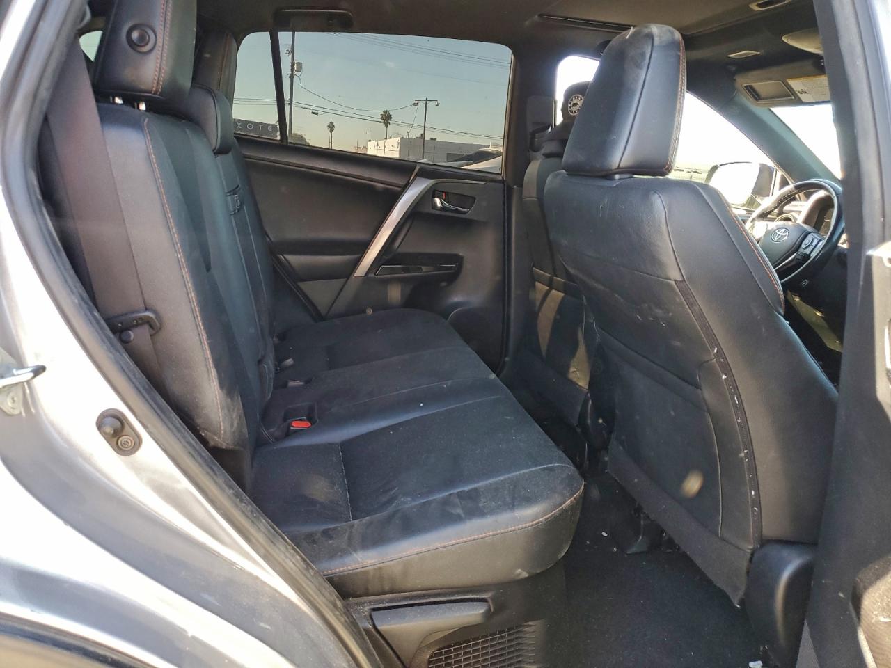 2018 TOYOTA RAV4 HV SE photo 21