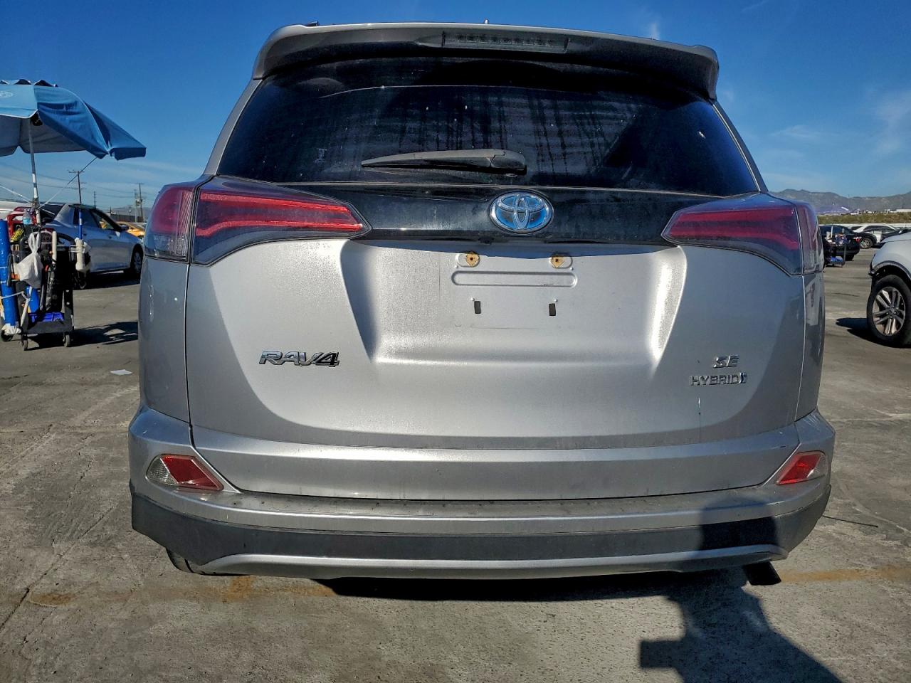 2018 TOYOTA RAV4 HV SE photo 11