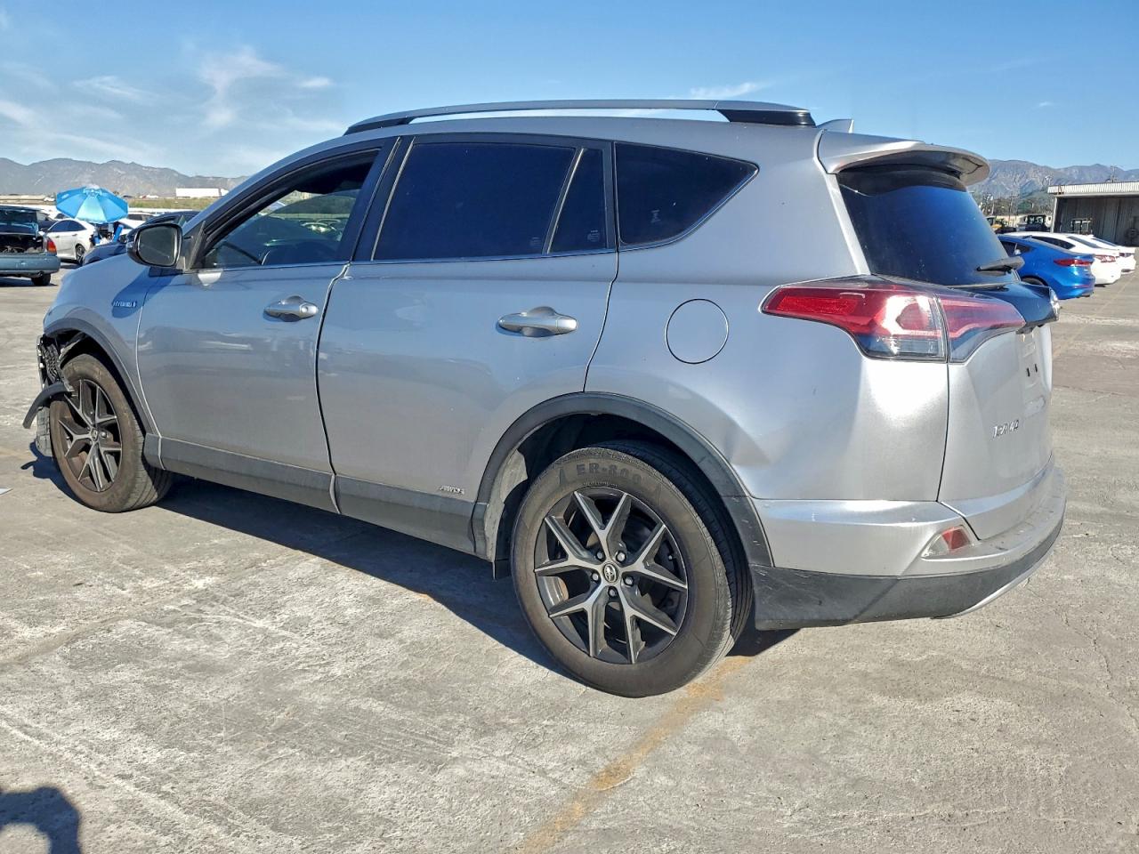 2018 TOYOTA RAV4 HV SE photo 3