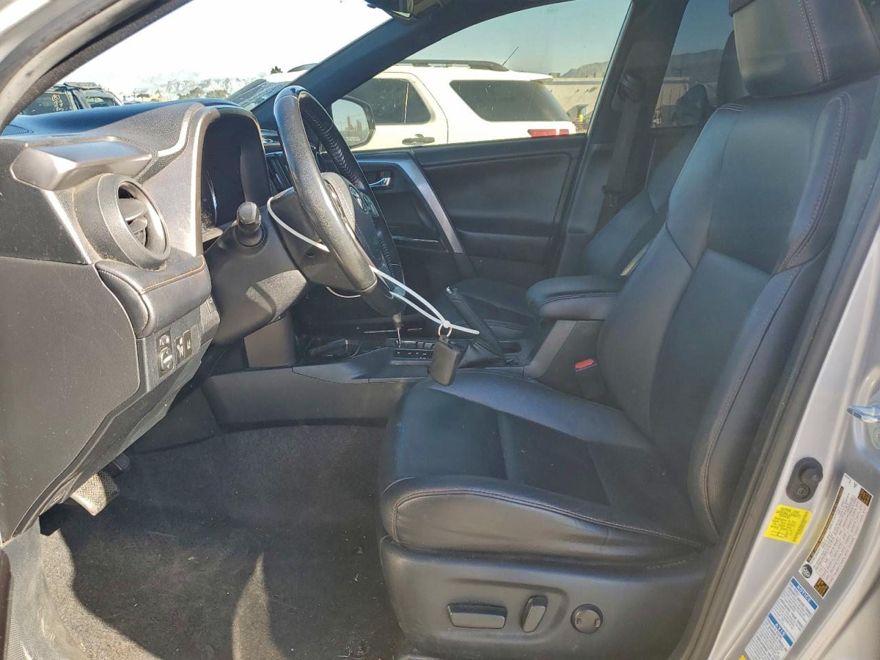 2018 TOYOTA RAV4 HV SE photo 13