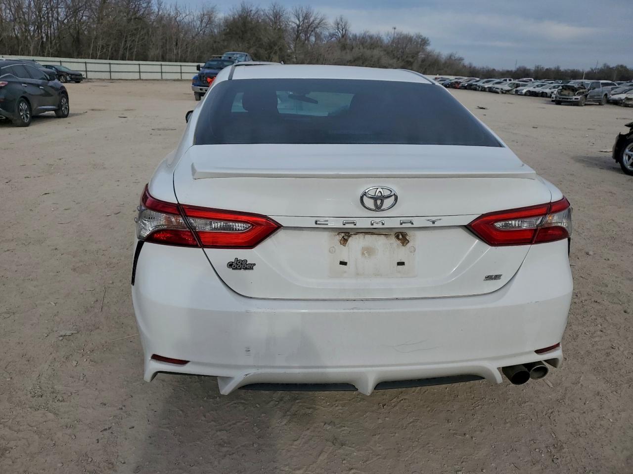 2018 TOYOTA CAMRY L photo 21