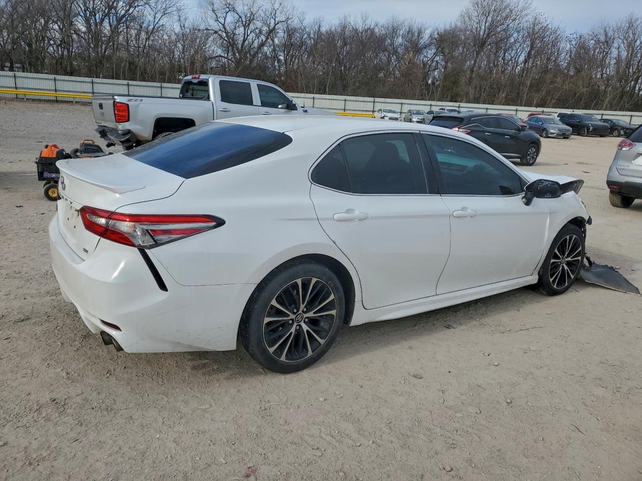 2018 TOYOTA CAMRY L photo 9